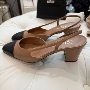 Chanel Women's Tan and Black Slingbacks 40.5